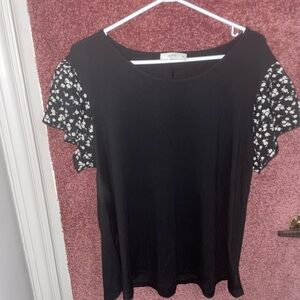 Chic Black Floral Sleeve Women's Tee